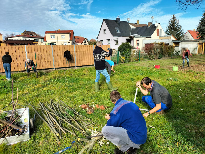 Vorbereitende Arbeiten auf der neuen Blühwiesenfläche