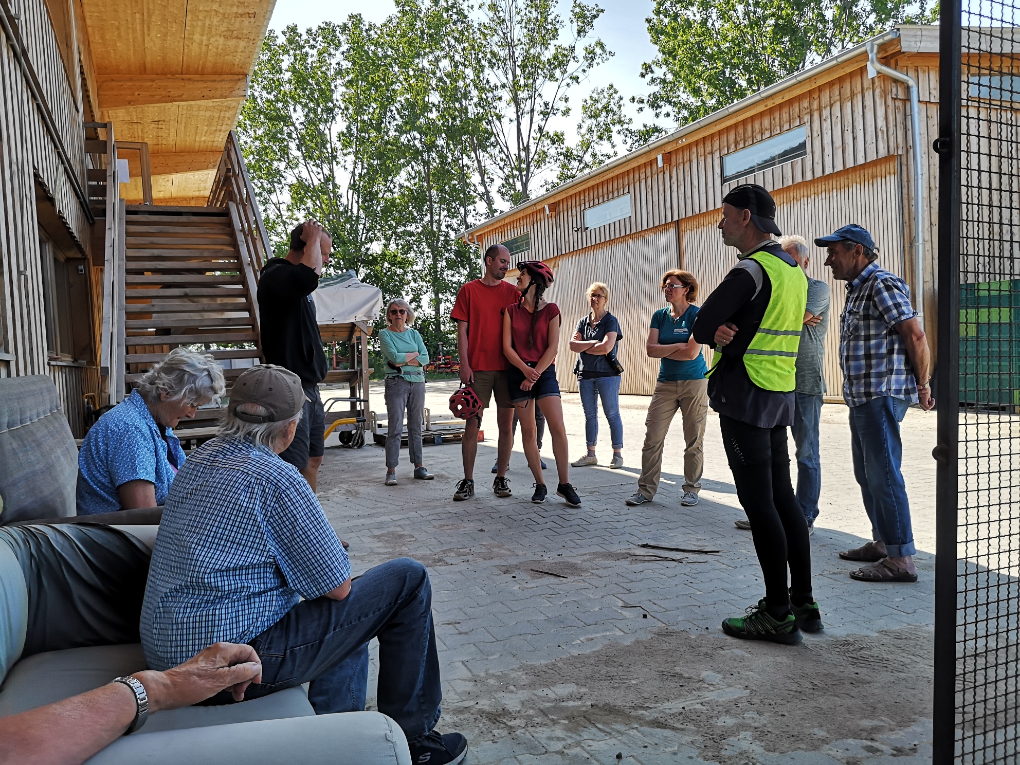 Kola.Jan Felix erklärt das Unternehmen-Solawi-Tour