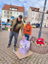 Spender auf dem Wochenmarkt